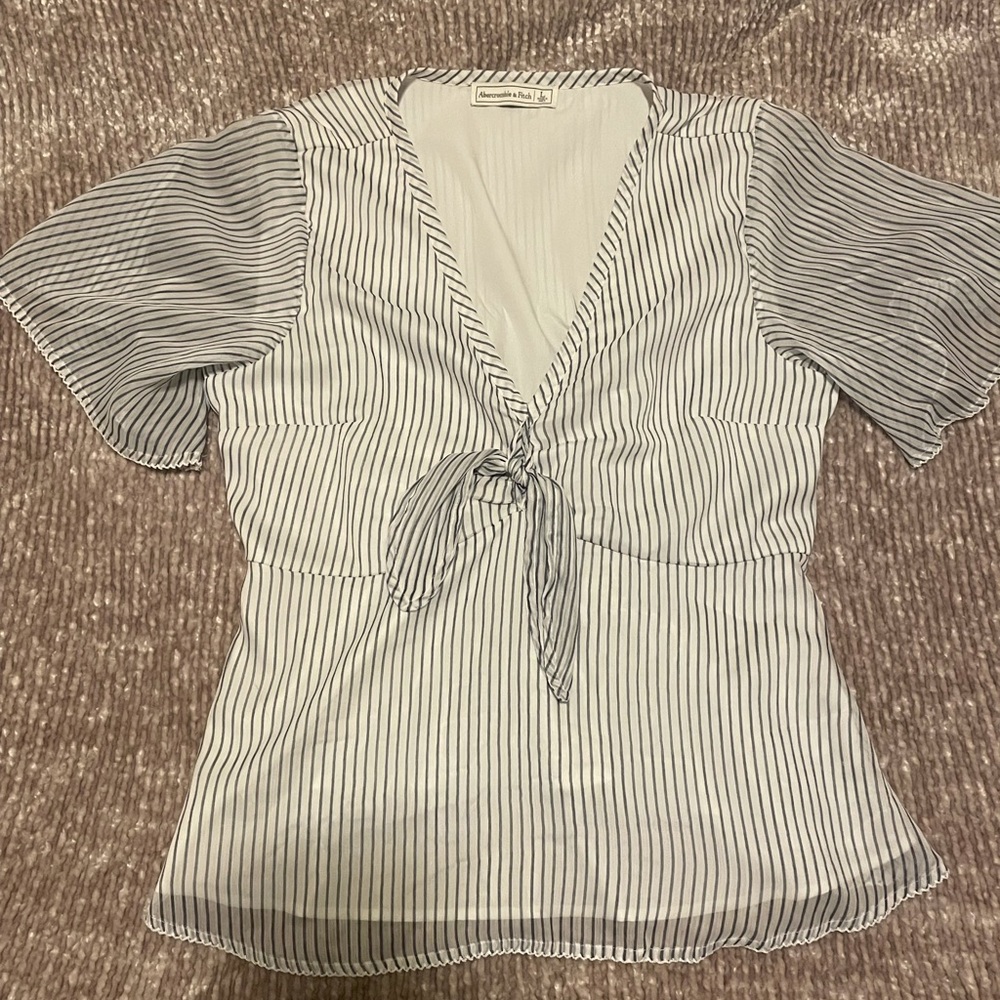 Abercrombie blouse. Size large. Never worn.